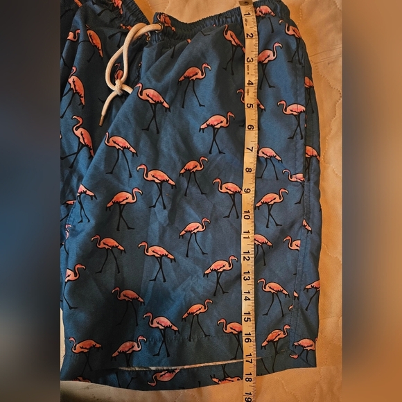💙Surf & Swim Co. size L blue w/ pink flamingoes swim trunks mess lining pockets - Picture 6 of 7